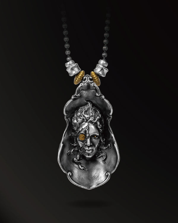 Feast Queen Medusa Amulet in 925 Silver+18K Gold