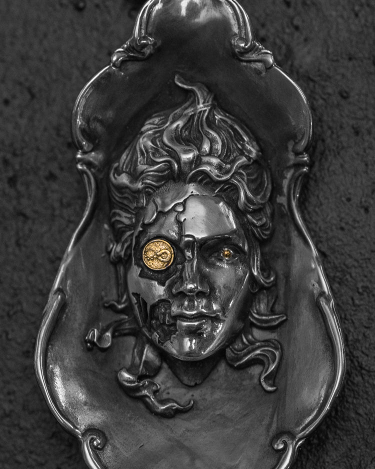 Feast Queen Medusa Amulet in 925 Silver+18K Gold