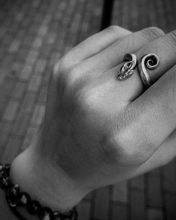 Mini Horn snakes Ring in 925 Silver